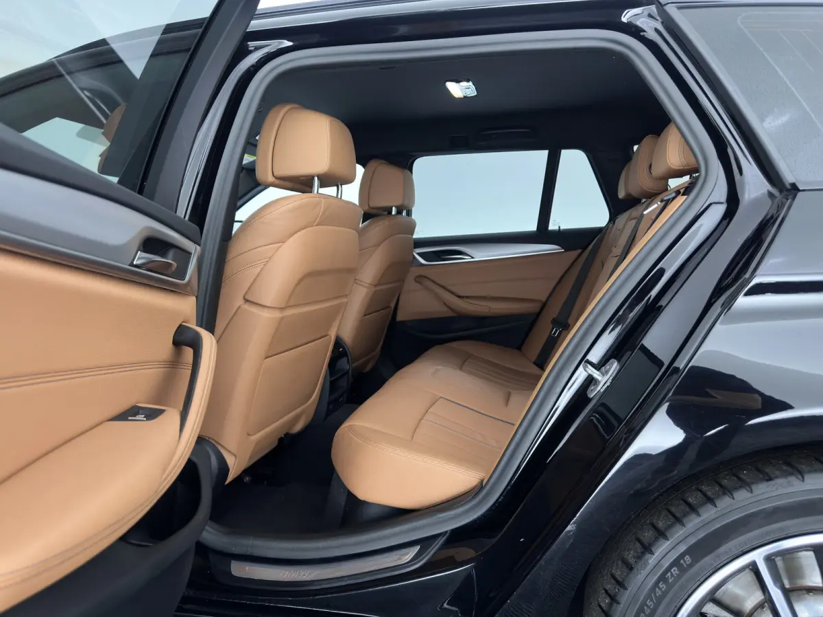 530e Business Edition Plus (Plug-in) (INCL-BTW) *LEATHER | FULL-LED | MEMORY-PACK | HEATED-SPORTSEATS | NAVI-FULLMAP | PRIVACY-GLASS | ECC | PDC | CRUISE | TOWBAR | 18''ALU*