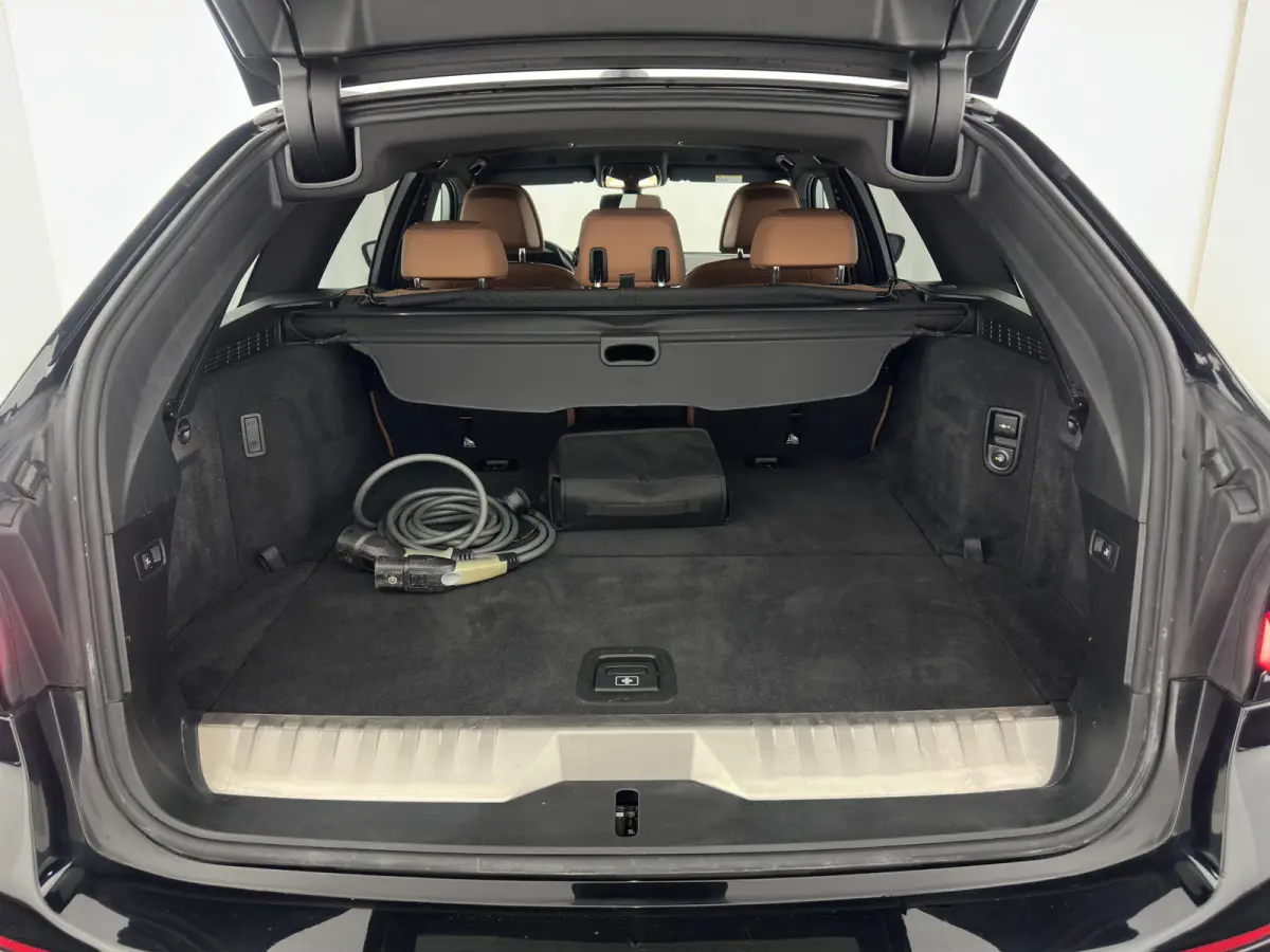530e Business Edition Plus (Plug-in) (INCL-BTW) *LEATHER | FULL-LED | MEMORY-PACK | HEATED-SPORTSEATS | NAVI-FULLMAP | PRIVACY-GLASS | ECC | PDC | CRUISE | TOWBAR | 18''ALU*