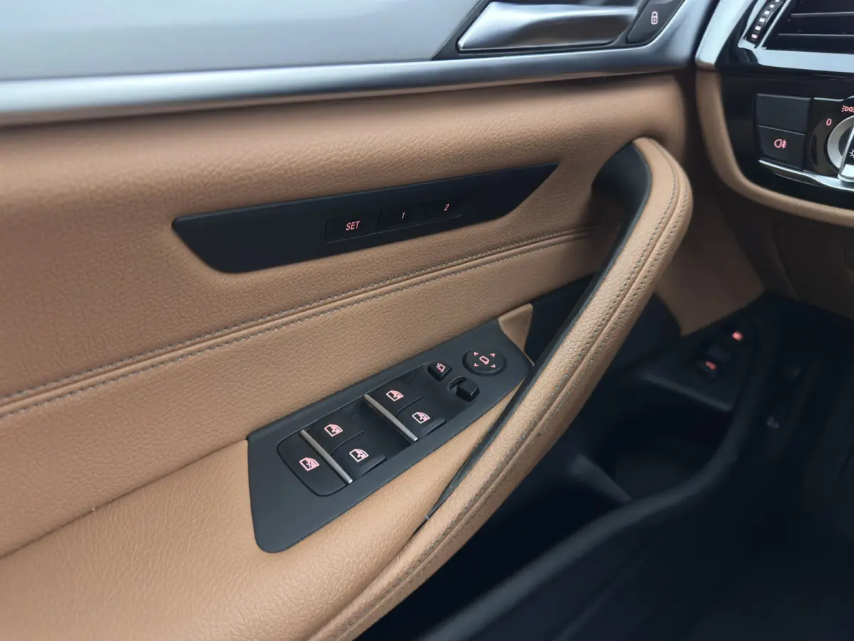 530e Business Edition Plus (Plug-in) (INCL-BTW) *LEATHER | FULL-LED | MEMORY-PACK | HEATED-SPORTSEATS | NAVI-FULLMAP | PRIVACY-GLASS | ECC | PDC | CRUISE | TOWBAR | 18''ALU*