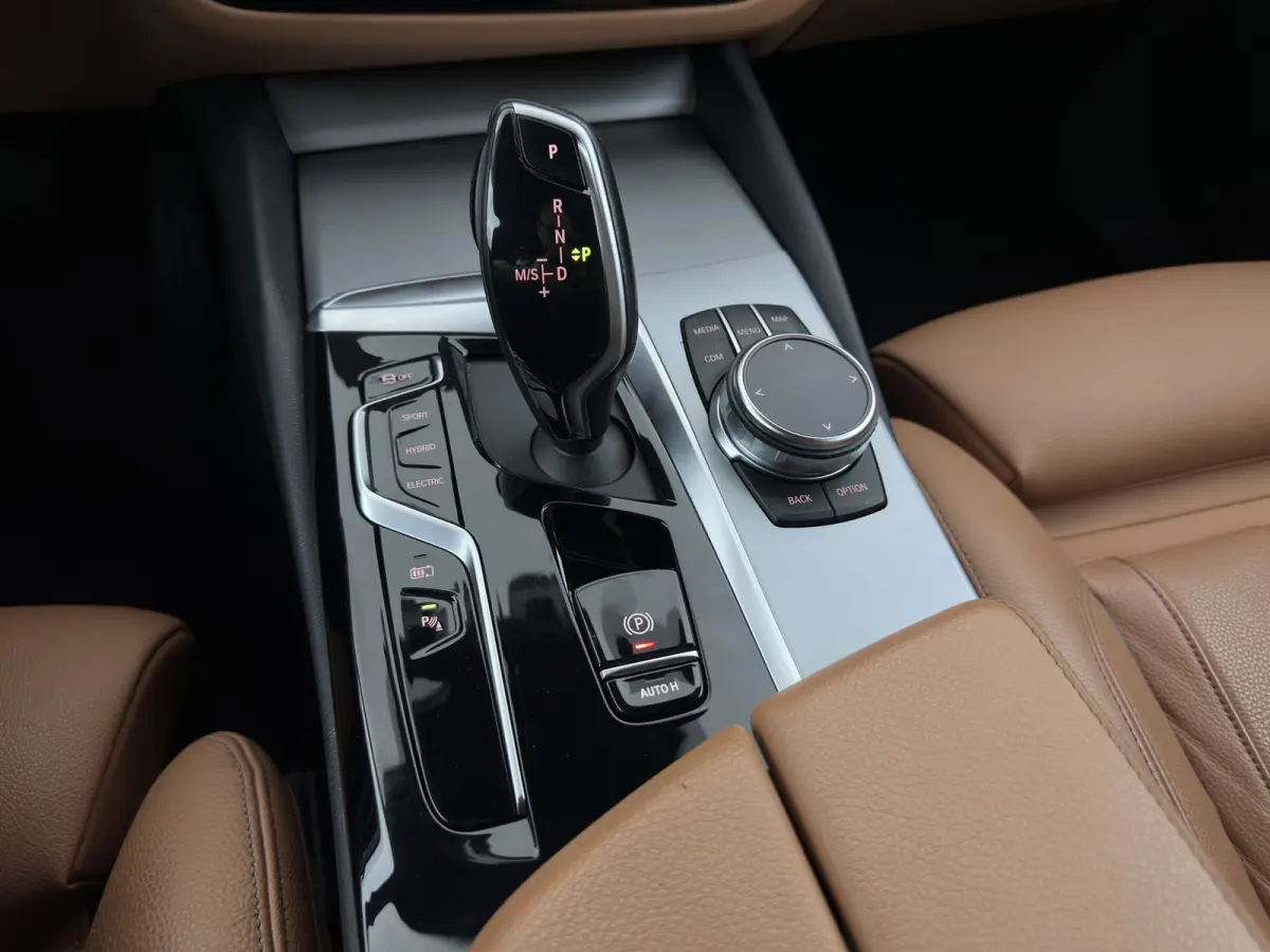 530e Business Edition Plus (Plug-in) (INCL-BTW) *LEATHER | FULL-LED | MEMORY-PACK | HEATED-SPORTSEATS | NAVI-FULLMAP | PRIVACY-GLASS | ECC | PDC | CRUISE | TOWBAR | 18''ALU*
