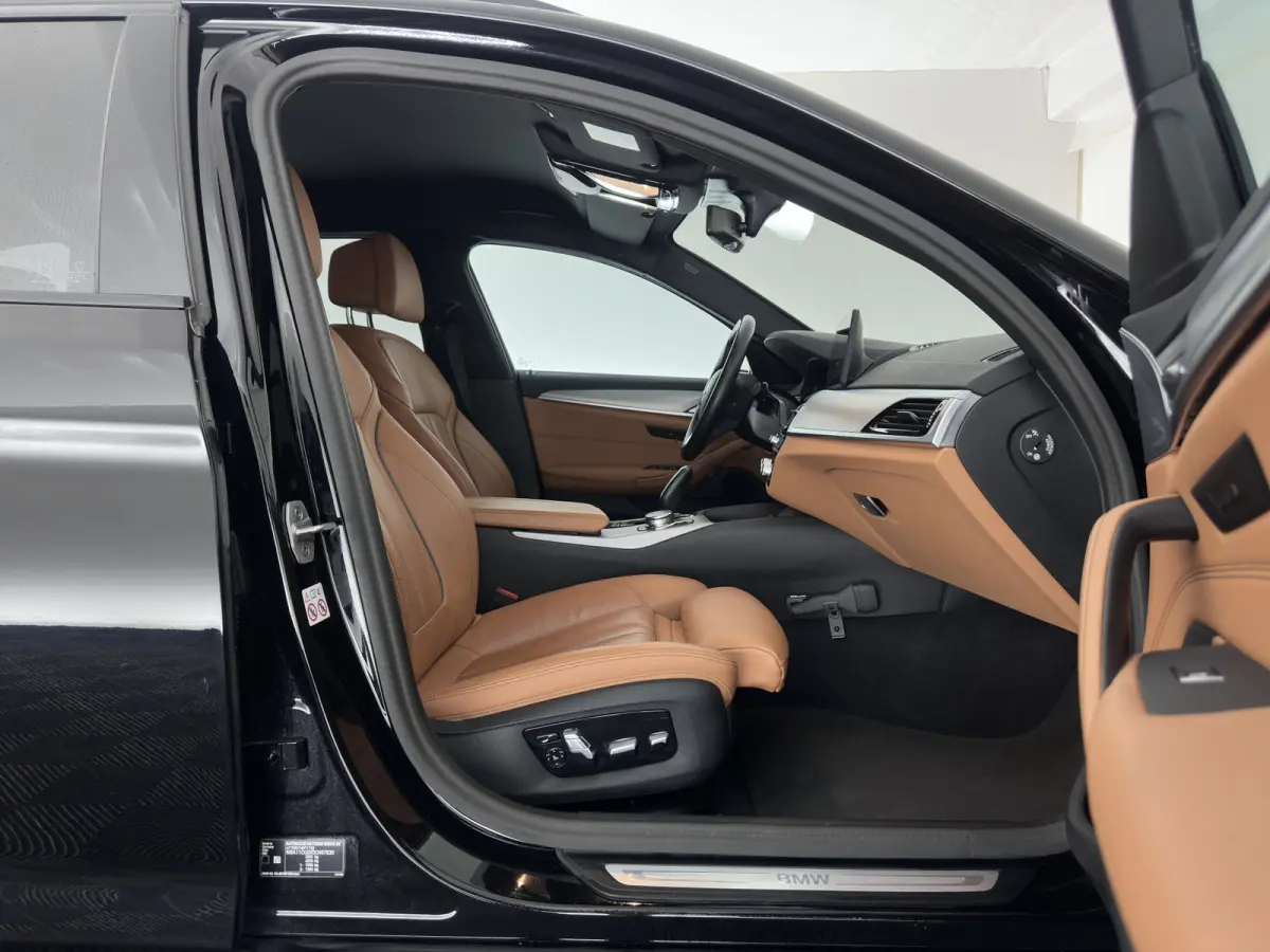 530e Business Edition Plus (Plug-in) (INCL-BTW) *LEATHER | FULL-LED | MEMORY-PACK | HEATED-SPORTSEATS | NAVI-FULLMAP | PRIVACY-GLASS | ECC | PDC | CRUISE | TOWBAR | 18''ALU*
