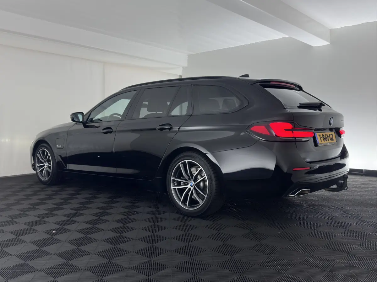 530e Business Edition Plus (Plug-in) (INCL-BTW) *LEATHER | FULL-LED | MEMORY-PACK | HEATED-SPORTSEATS | NAVI-FULLMAP | PRIVACY-GLASS | ECC | PDC | CRUISE | TOWBAR | 18''ALU*