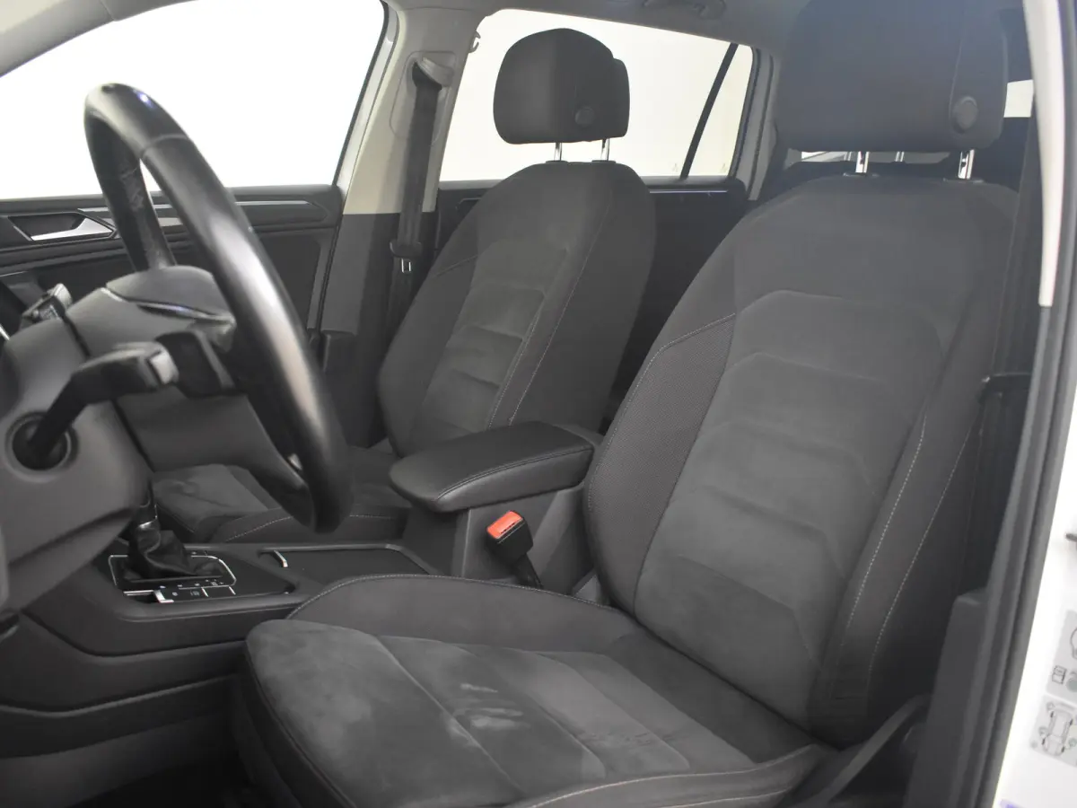 1.4 TSI Highline l Pano Dak l Trekhaak Elektr. l 18" l Elektr. Klep l Climate Control l Luxe Bekleding l Camera l