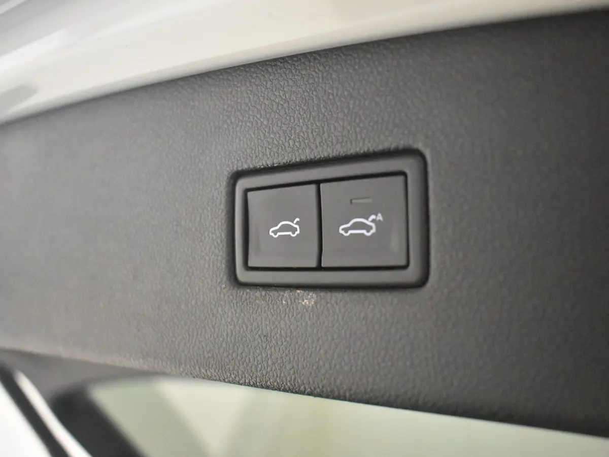 1.4 TSI Highline l Pano Dak l Trekhaak Elektr. l 18" l Elektr. Klep l Climate Control l Luxe Bekleding l Camera l