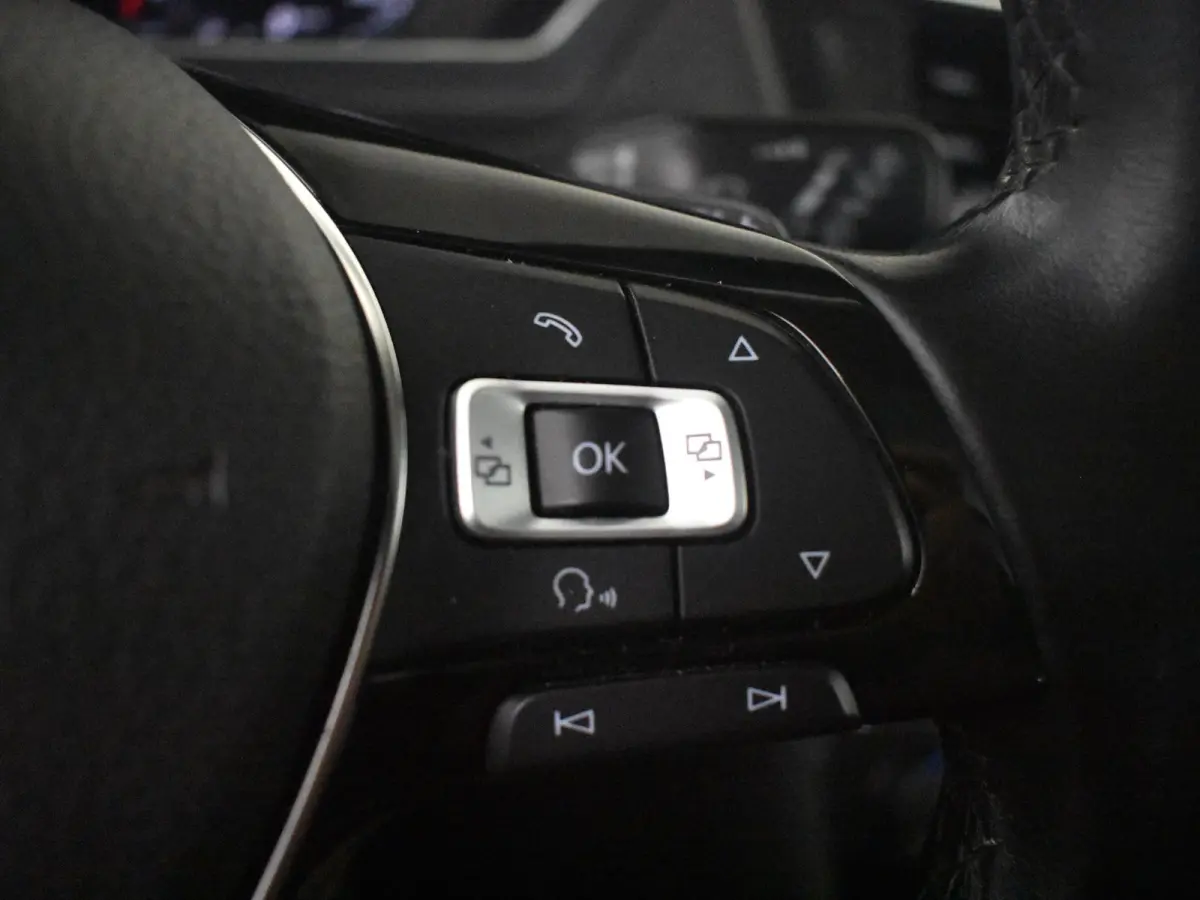 1.4 TSI Highline l Pano Dak l Trekhaak Elektr. l 18" l Elektr. Klep l Climate Control l Luxe Bekleding l Camera l