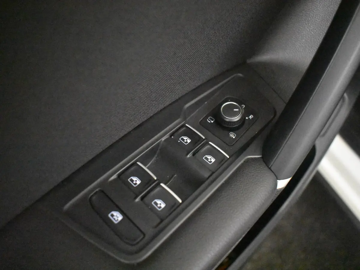 1.4 TSI Highline l Pano Dak l Trekhaak Elektr. l 18" l Elektr. Klep l Climate Control l Luxe Bekleding l Camera l