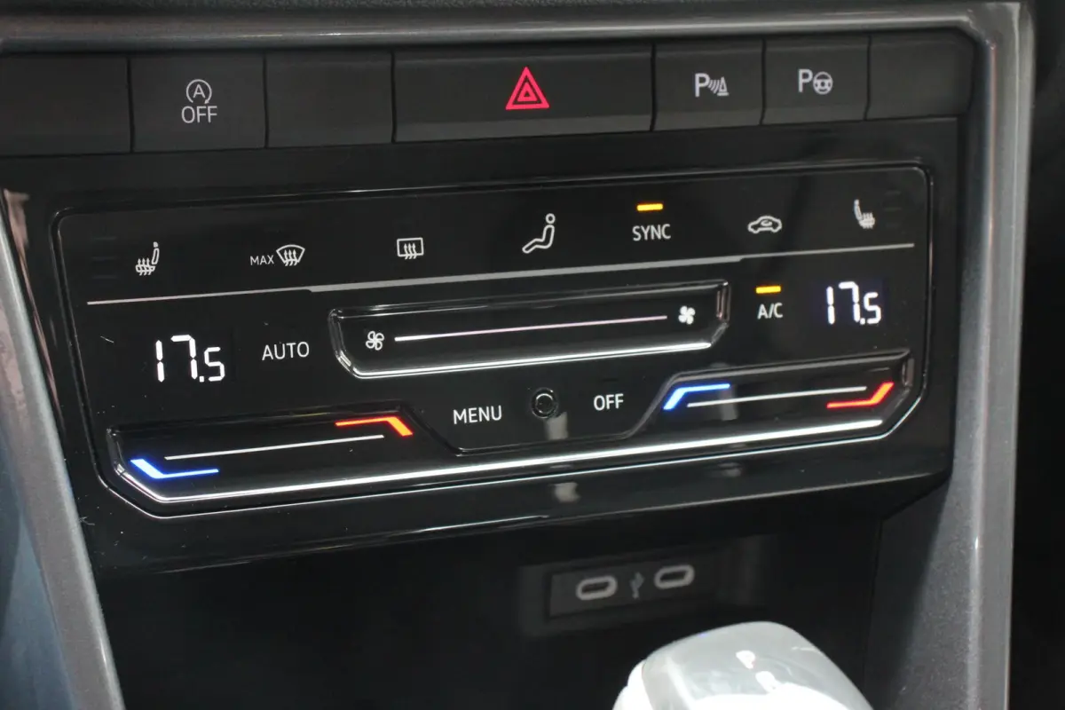 1.5 TSI 150pk Automaat Style Navigatie Apple Carplay/Android Auto Parkeersensoren Camera Adaptive Cruise Control Blind Spot Assist Park Assist Stoel- en stuurverwarming Elektrische achterkle