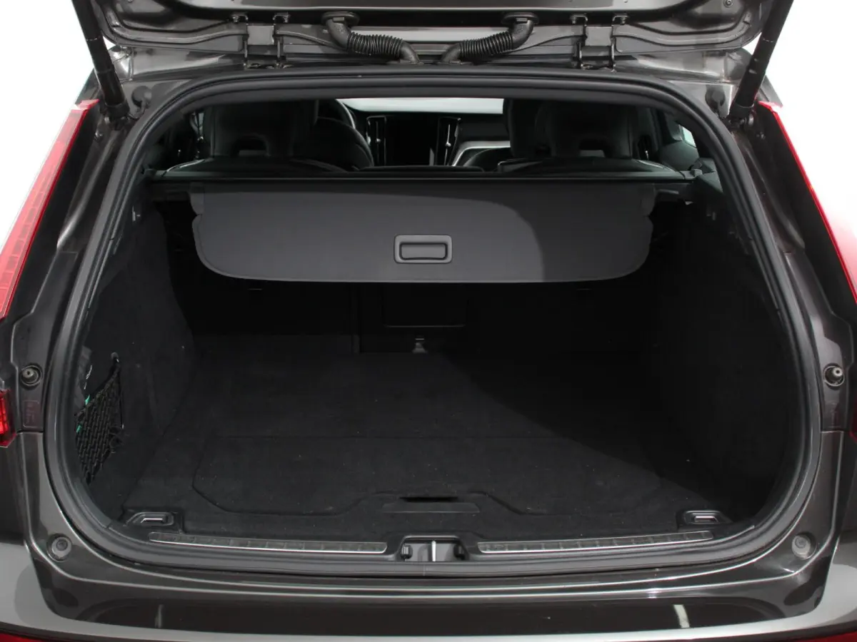 2.0 B4 R-Design Navigatie Camera Climate Control Parkeer Sensoren Cruise Control Adaptive Verwarmde voorstoelen Lichtmetalen Velgen