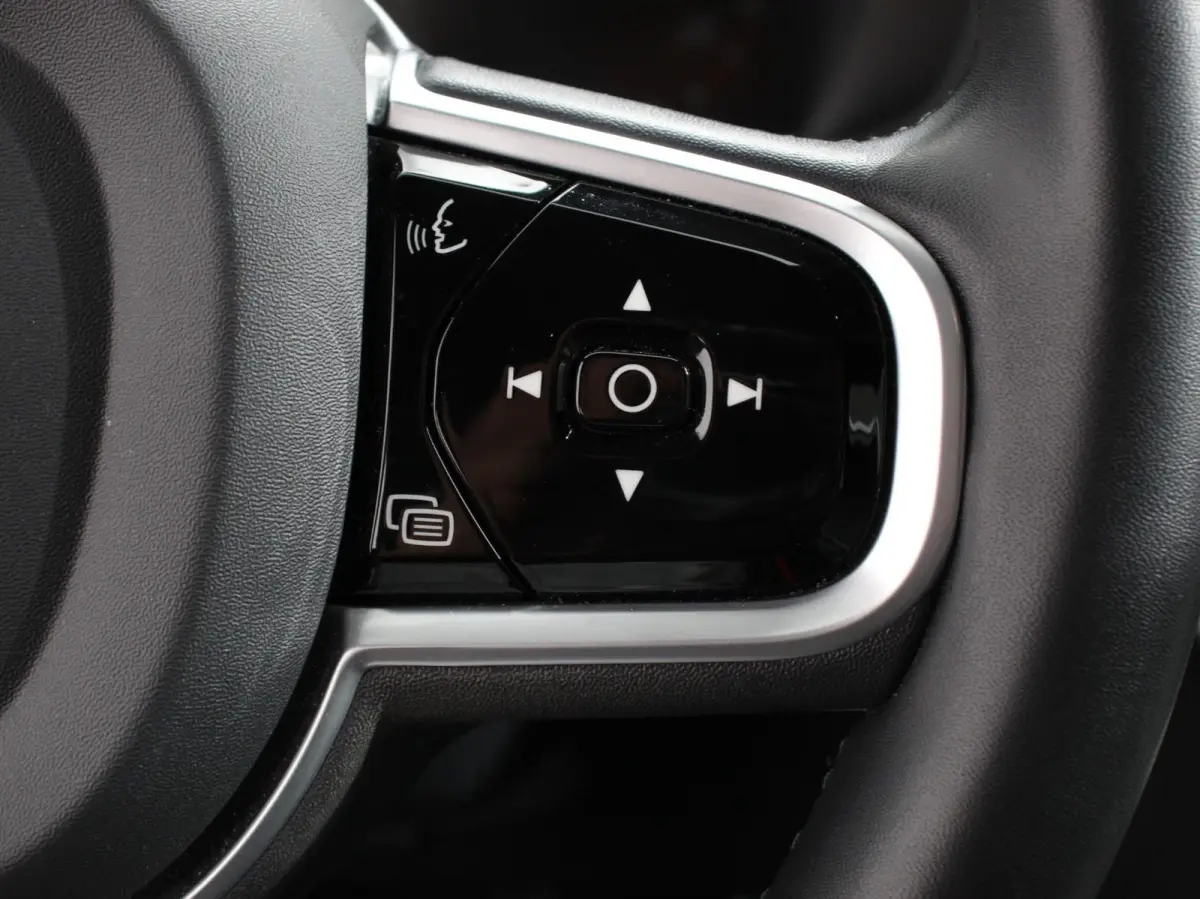 2.0 B4 R-Design Navigatie Camera Climate Control Parkeer Sensoren Cruise Control Adaptive Verwarmde voorstoelen Lichtmetalen Velgen