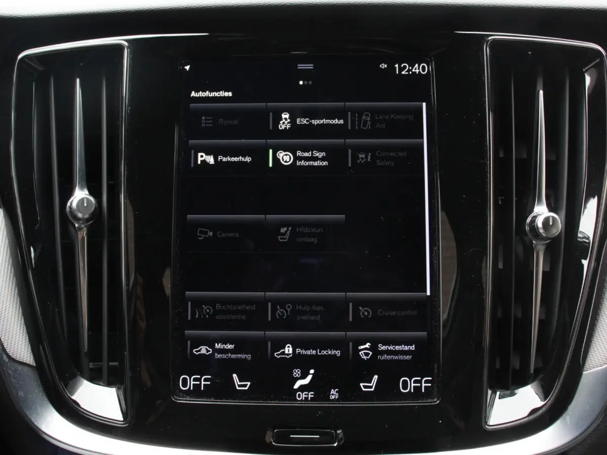 2.0 B4 R-Design Navigatie Camera Climate Control Parkeer Sensoren Cruise Control Adaptive Verwarmde voorstoelen Lichtmetalen Velgen