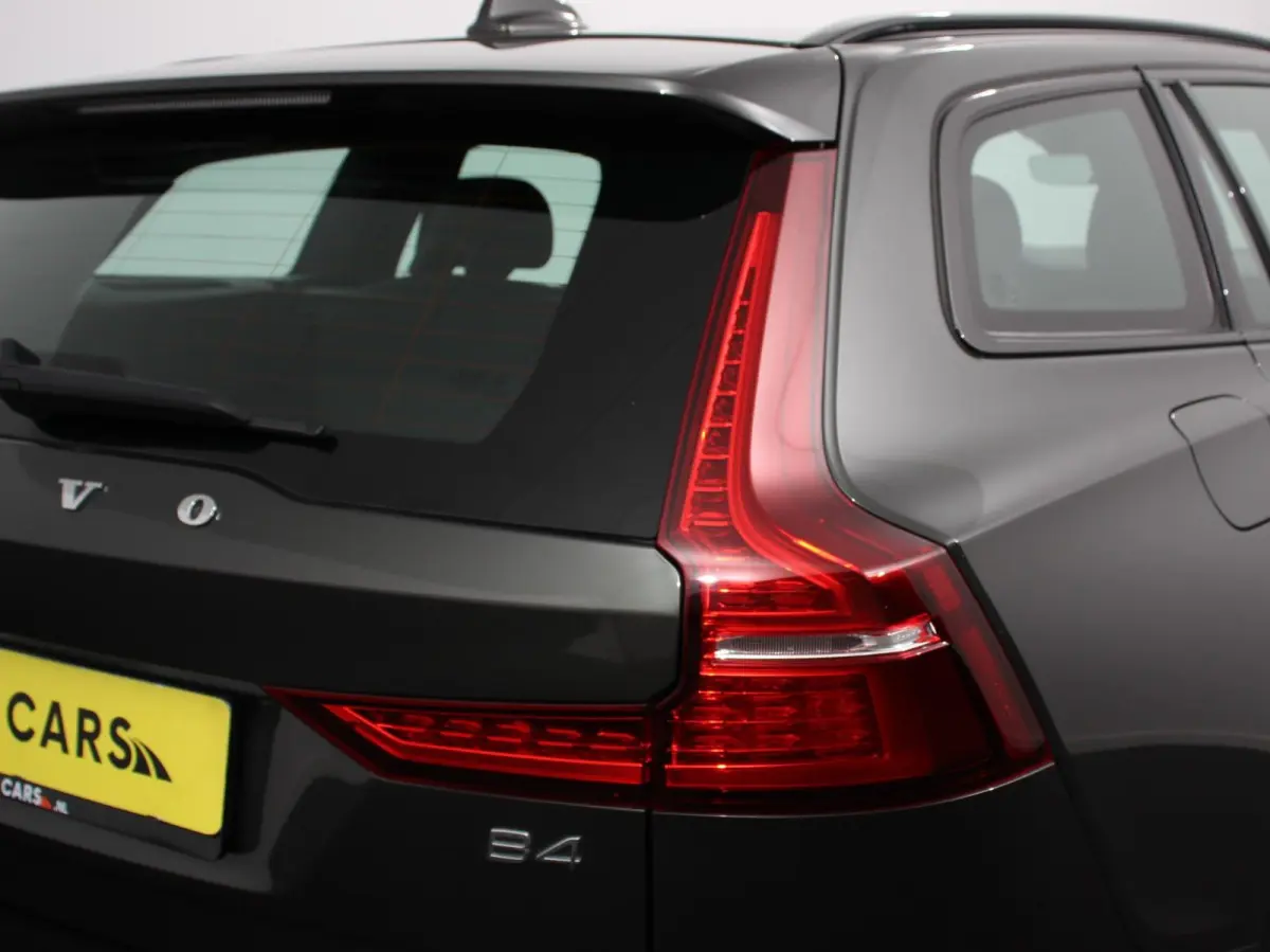 2.0 B4 R-Design Navigatie Camera Climate Control Parkeer Sensoren Cruise Control Adaptive Verwarmde voorstoelen Lichtmetalen Velgen