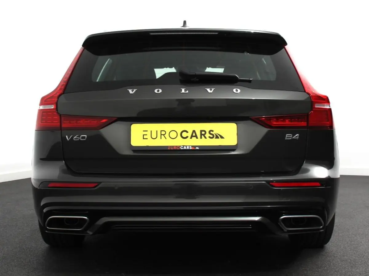 2.0 B4 R-Design Navigatie Camera Climate Control Parkeer Sensoren Cruise Control Adaptive Verwarmde voorstoelen Lichtmetalen Velgen