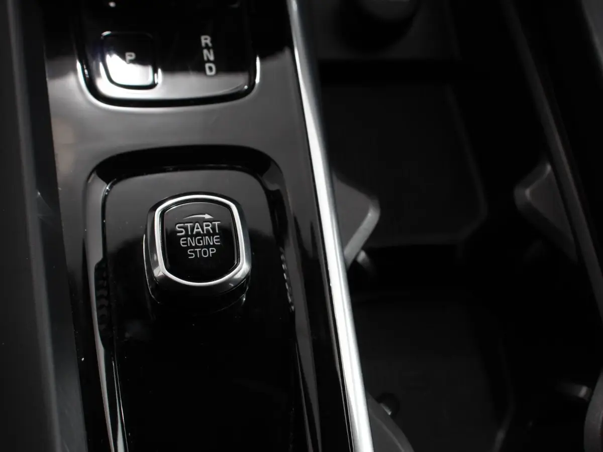 2.0 B4 R-Design Navigatie Camera Climate Control Parkeer Sensoren Cruise Control Adaptive Verwarmde voorstoelen Lichtmetalen Velgen
