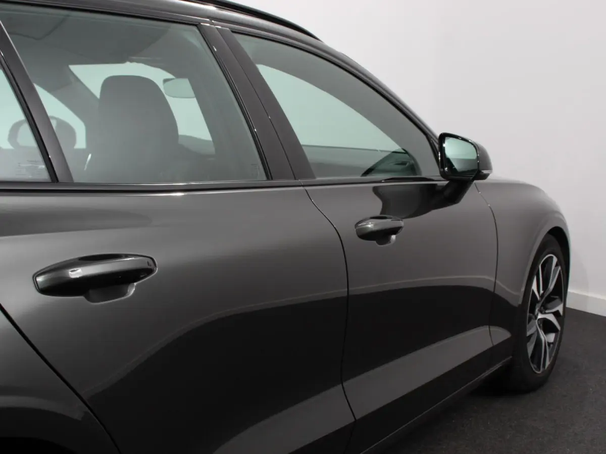 2.0 B4 R-Design Navigatie Camera Climate Control Parkeer Sensoren Cruise Control Adaptive Verwarmde voorstoelen Lichtmetalen Velgen