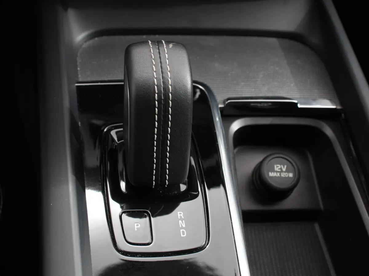 2.0 B4 R-Design Navigatie Camera Climate Control Parkeer Sensoren Cruise Control Adaptive Verwarmde voorstoelen Lichtmetalen Velgen
