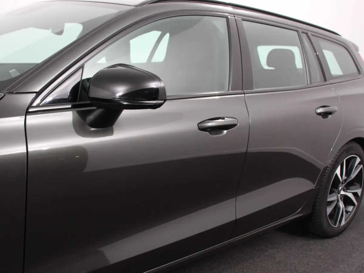 2.0 B4 R-Design Navigatie Camera Climate Control Parkeer Sensoren Cruise Control Adaptive Verwarmde voorstoelen Lichtmetalen Velgen