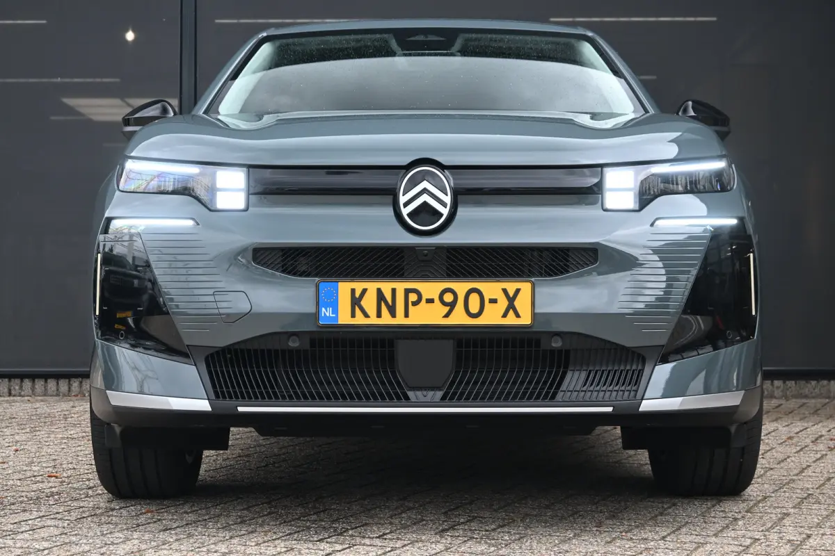 1.6 Plug-In Hybrid 195 Business Demo Deal! Tot 8 Jaar Garantie! | Adaptief Cruise control | 360 Camera | Navi by App | HUD | Elektr. Achterklep | 7,4kW Lader | DAB ontvanger | Draadloze tele