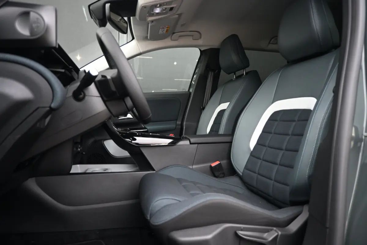 1.6 Plug-In Hybrid 195 Business Demo Deal! Tot 8 Jaar Garantie! | Adaptief Cruise control | 360 Camera | Navi by App | HUD | Elektr. Achterklep | 7,4kW Lader | DAB ontvanger | Draadloze tele