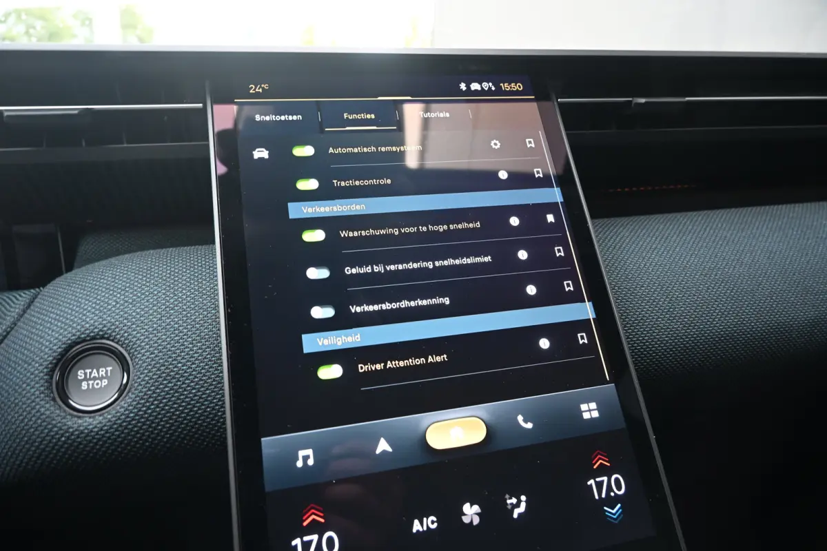 1.6 Plug-In Hybrid 195 Business Demo Deal! Tot 8 Jaar Garantie! | Adaptief Cruise control | 360 Camera | Navi by App | HUD | Elektr. Achterklep | 7,4kW Lader | DAB ontvanger | Draadloze tele