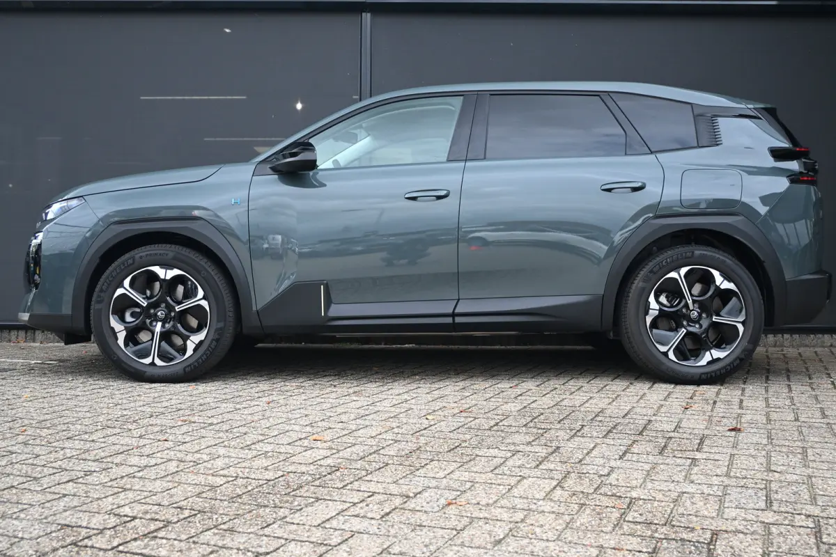 1.6 Plug-In Hybrid 195 Business Demo Deal! Tot 8 Jaar Garantie! | Adaptief Cruise control | 360 Camera | Navi by App | HUD | Elektr. Achterklep | 7,4kW Lader | DAB ontvanger | Draadloze tele