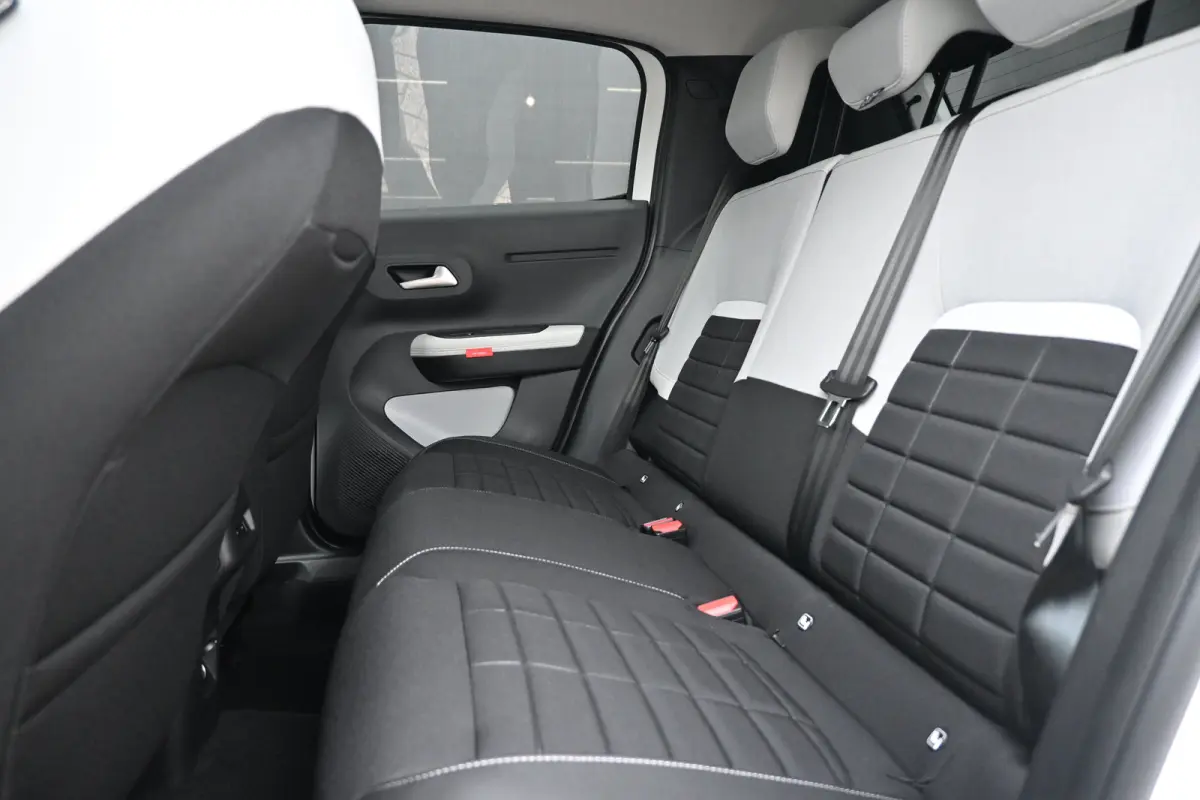 1.2 Hybrid 110pk Collection Demo Deal! Tot 8 Jaar Garantie! | Cruise control | Navi by App | DAB ontvanger | Dakrails | Extra getint glas | LMV 17" |