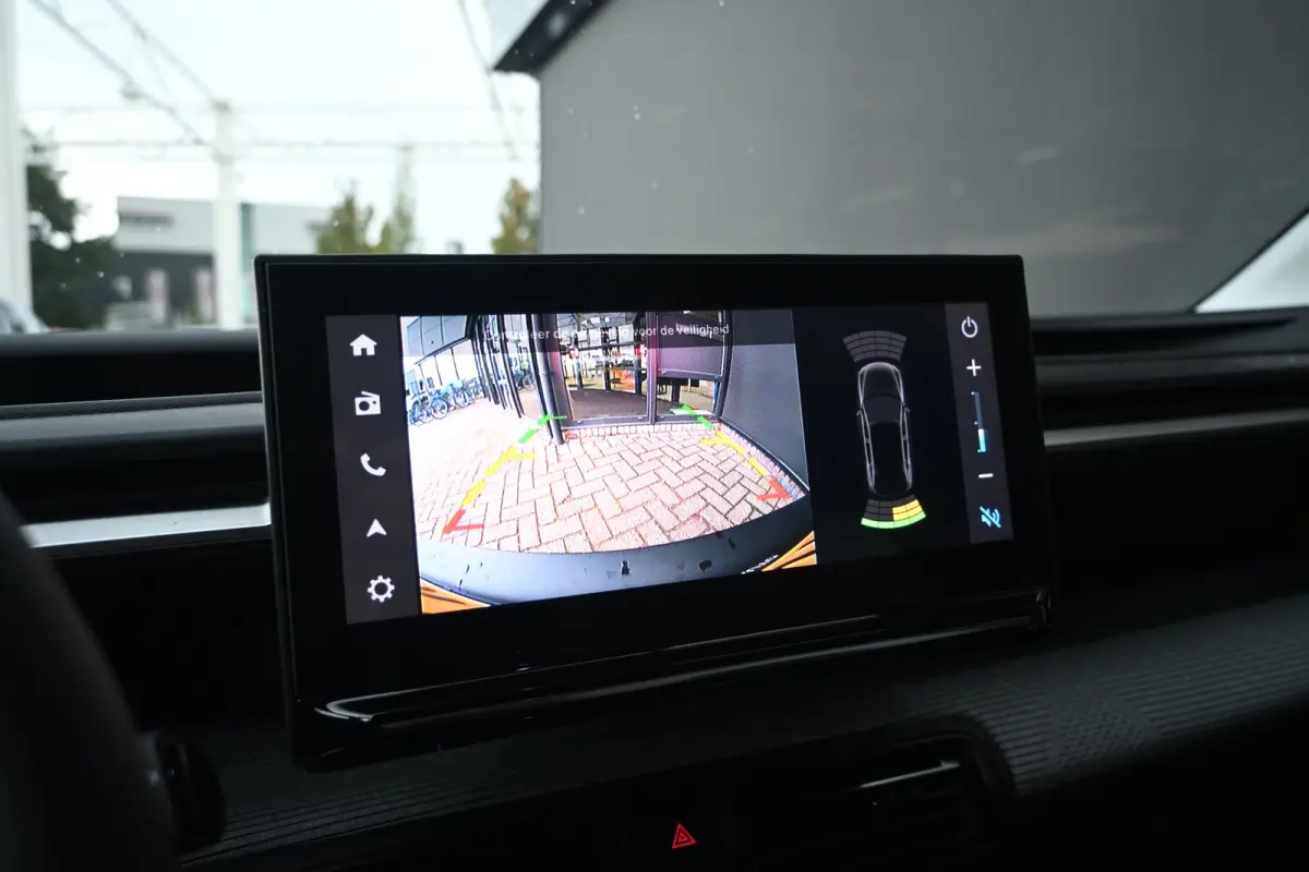 1.2 Hybrid 110pk Collection Demo Deal! Tot 8 Jaar Garantie! | Cruise control | Navi by App | DAB ontvanger | Dakrails | Extra getint glas | LMV 17" |