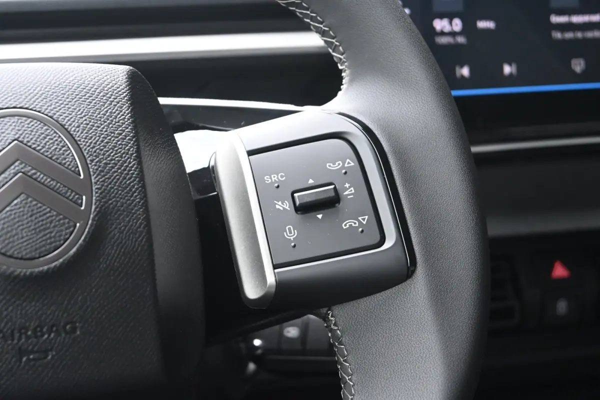 1.2 Hybrid 110pk Collection Demo Deal! Tot 8 Jaar Garantie! | Cruise control | Navi by App | DAB ontvanger | Dakrails | Extra getint glas | LMV 17" |