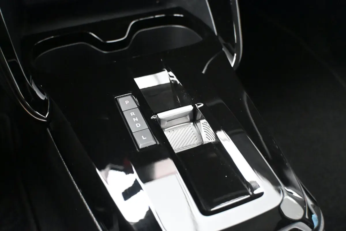 1.2 Hybrid 110pk Collection Demo Deal! Tot 8 Jaar Garantie! | Cruise control | Navi by App | DAB ontvanger | Dakrails | Extra getint glas | LMV 17" |