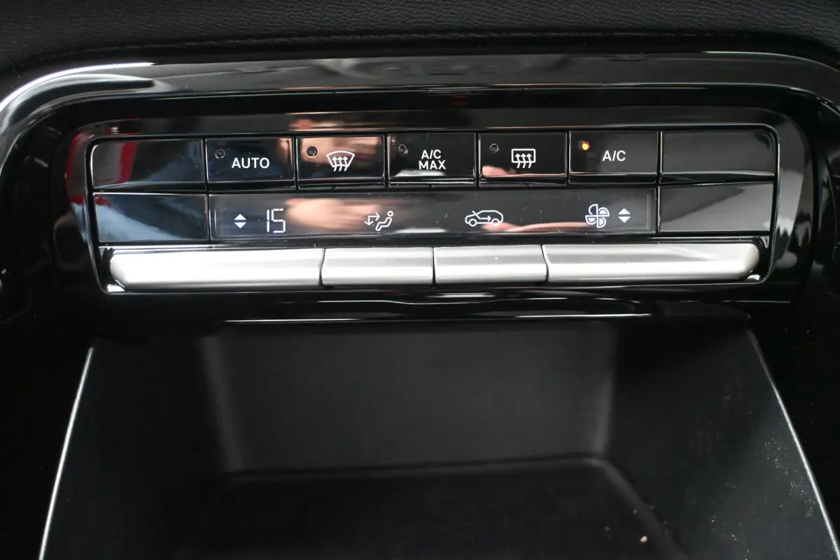 1.2 Hybrid 110pk Collection Demo Deal! Tot 8 Jaar Garantie! | Cruise control | Navi by App | DAB ontvanger | Dakrails | Extra getint glas | LMV 17" |
