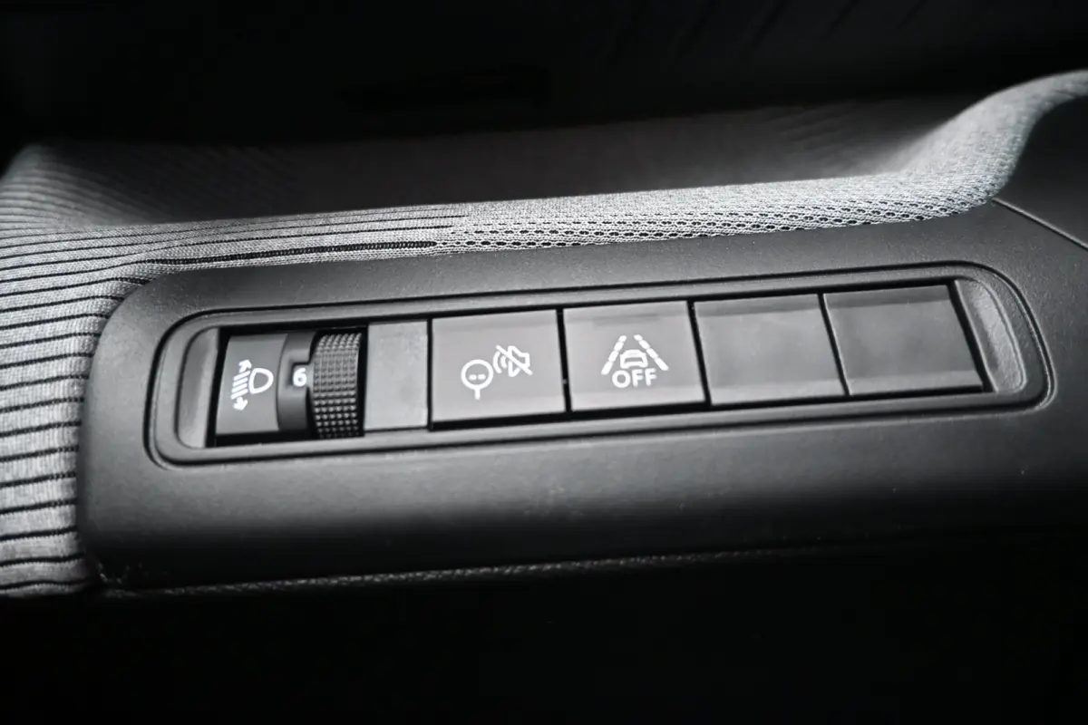 1.2 Hybrid 110pk Collection Demo Deal! Tot 8 Jaar Garantie! | Cruise control | Navi by App | DAB ontvanger | Dakrails | Extra getint glas | LMV 17" |