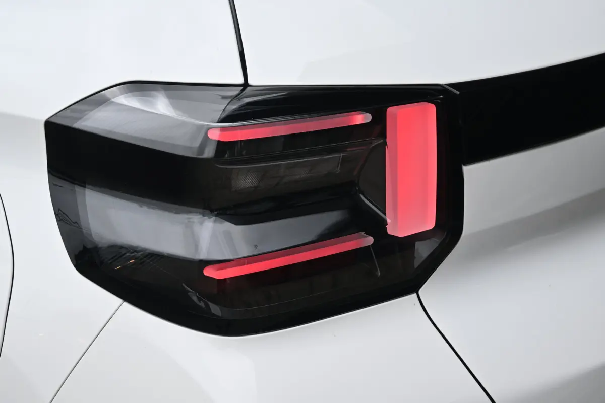 1.2 Hybrid 110pk Collection Demo Deal! Tot 8 Jaar Garantie! | Cruise control | Navi by App | DAB ontvanger | Dakrails | Extra getint glas | LMV 17" |
