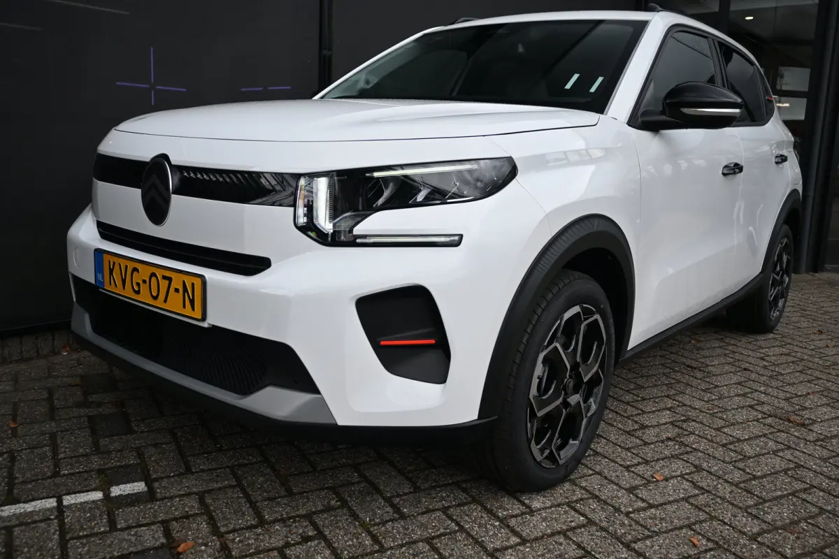 1.2 Hybrid 110pk Collection Demo Deal! Tot 8 Jaar Garantie! | Cruise control | Navi by App | DAB ontvanger | Dakrails | Extra getint glas | LMV 17" |