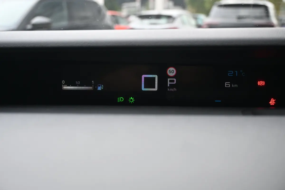 1.2 Hybrid 110pk Collection Demo Deal! Tot 8 Jaar Garantie! | Cruise control | Navi by App | DAB ontvanger | Dakrails | Extra getint glas | LMV 17" |