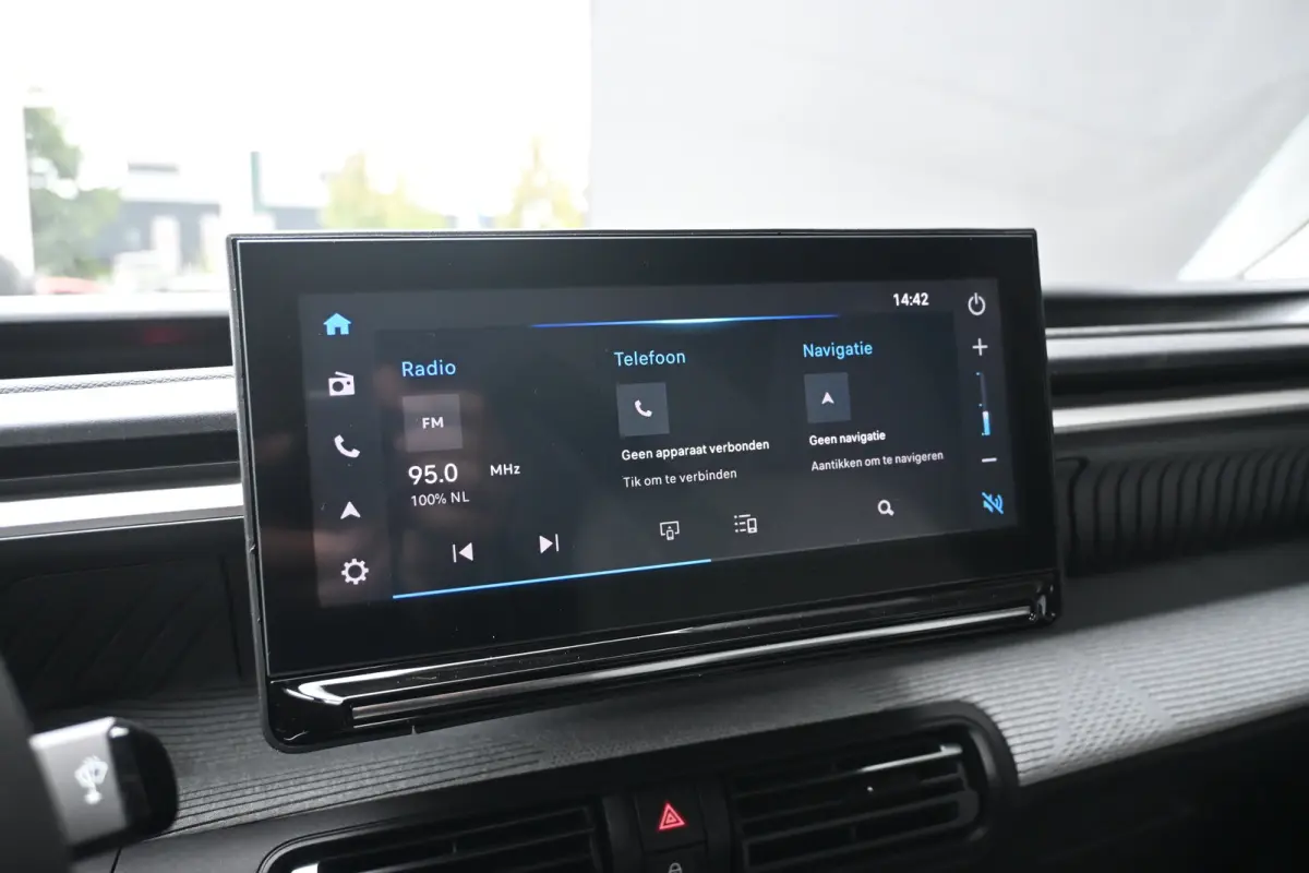 1.2 Hybrid 110pk Collection Demo Deal! Tot 8 Jaar Garantie! | Cruise control | Navi by App | DAB ontvanger | Dakrails | Extra getint glas | LMV 17" |
