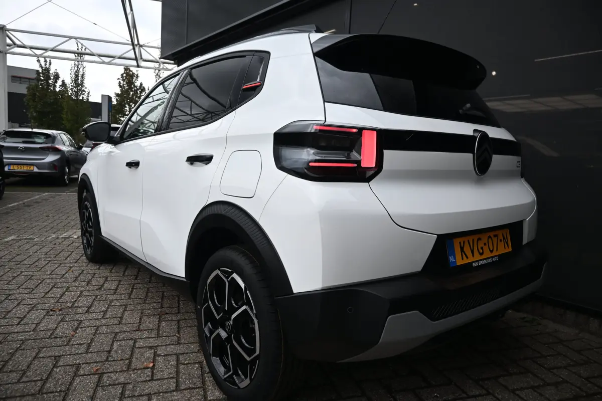 1.2 Hybrid 110pk Collection Demo Deal! Tot 8 Jaar Garantie! | Cruise control | Navi by App | DAB ontvanger | Dakrails | Extra getint glas | LMV 17" |