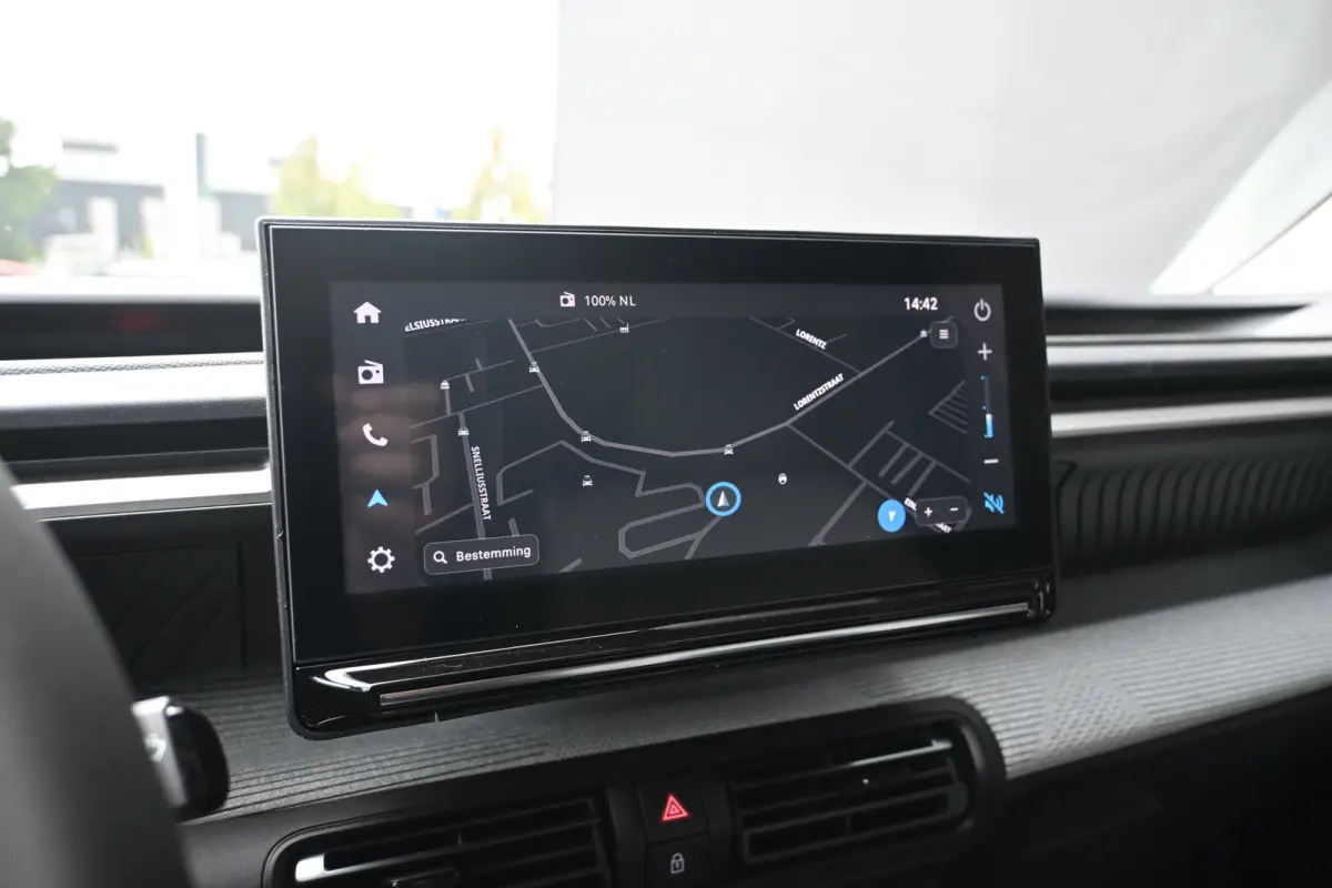 1.2 Hybrid 110pk Collection Demo Deal! Tot 8 Jaar Garantie! | Cruise control | Navi by App | DAB ontvanger | Dakrails | Extra getint glas | LMV 17" |