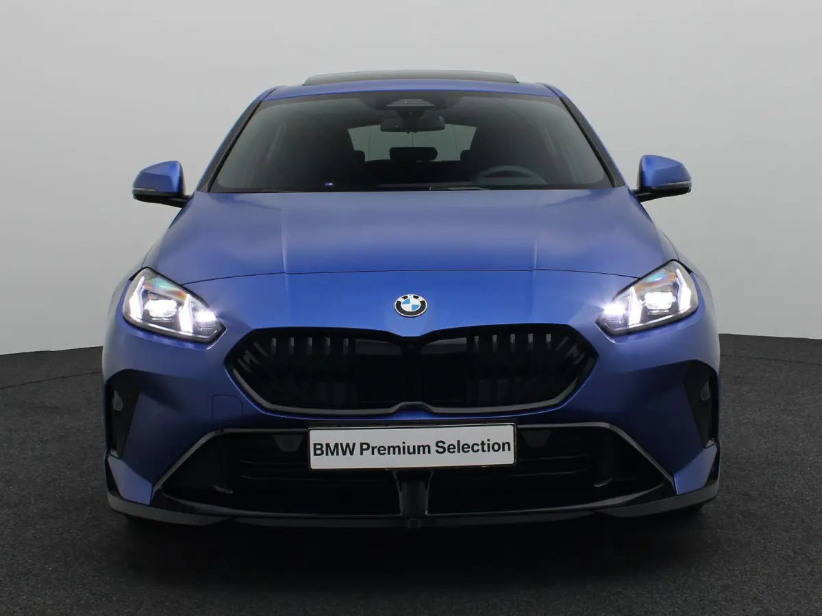 123 xDrive M Sportpakket Pro | Innovation Pack | Trekhaak | Stuurwielrand verwarmd | Panoramadak | Elektrisch verstelbare M Sportstoelen | Driving Assistant Plus | Head Up Display | Harman K