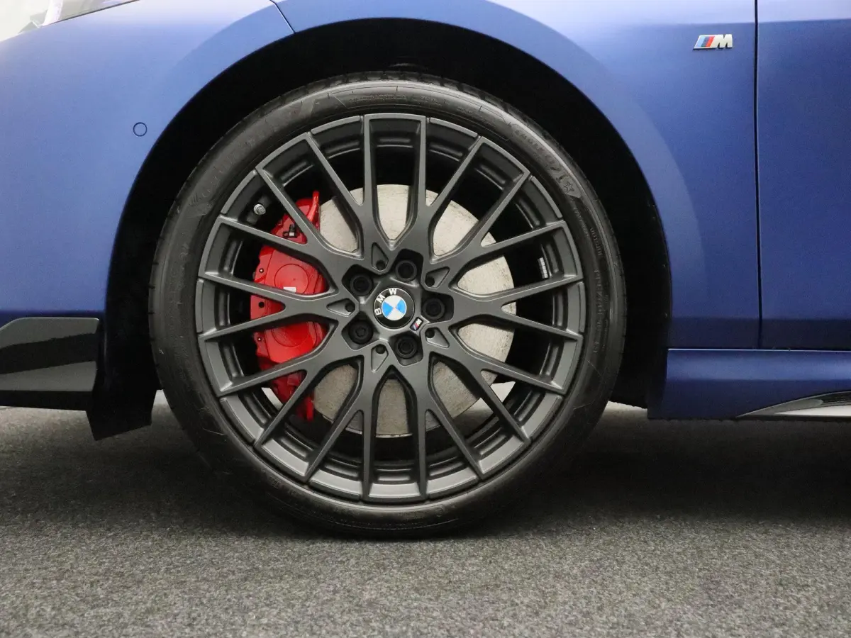 123 xDrive M Sportpakket Pro | Innovation Pack | Trekhaak | Stuurwielrand verwarmd | Panoramadak | Elektrisch verstelbare M Sportstoelen | Driving Assistant Plus | Head Up Display | Harman K