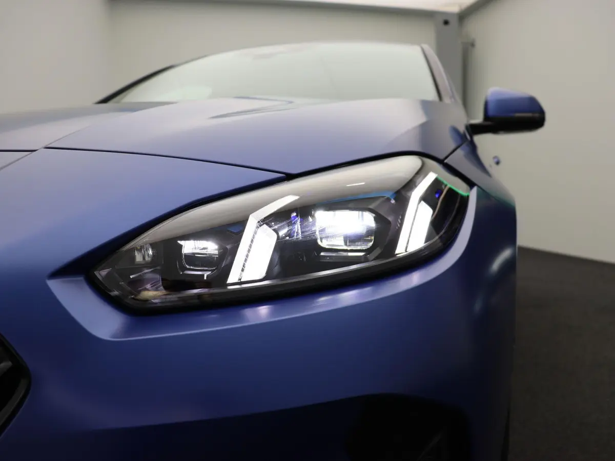 123 xDrive M Sportpakket Pro | Innovation Pack | Trekhaak | Stuurwielrand verwarmd | Panoramadak | Elektrisch verstelbare M Sportstoelen | Driving Assistant Plus | Head Up Display | Harman K