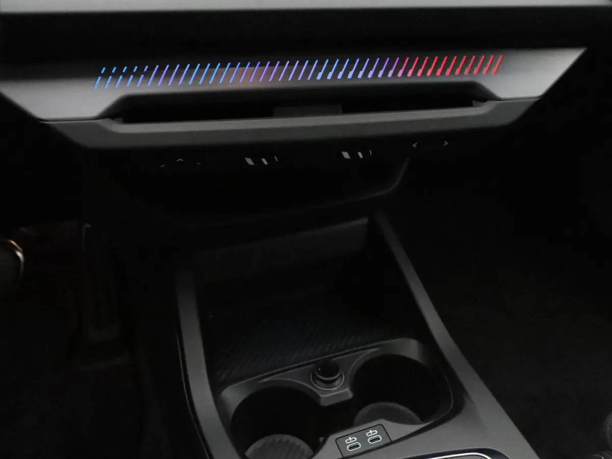 123 xDrive M Sportpakket Pro | Innovation Pack | Trekhaak | Stuurwielrand verwarmd | Panoramadak | Elektrisch verstelbare M Sportstoelen | Driving Assistant Plus | Head Up Display | Harman K
