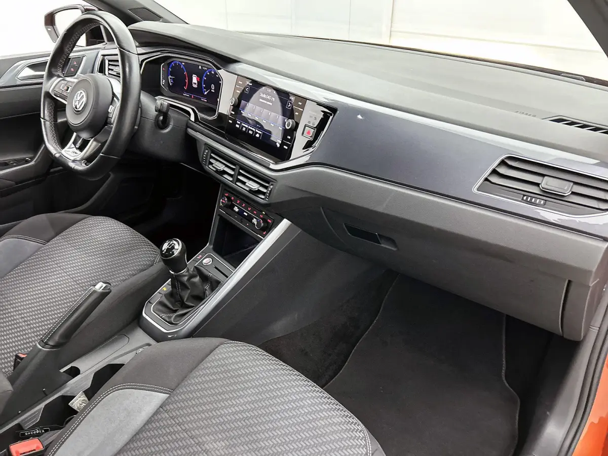 1.0 TSI Highline | Stoelverwarming | R-Line | Airco | Carplay | Parkeersensoren | Cruise control |