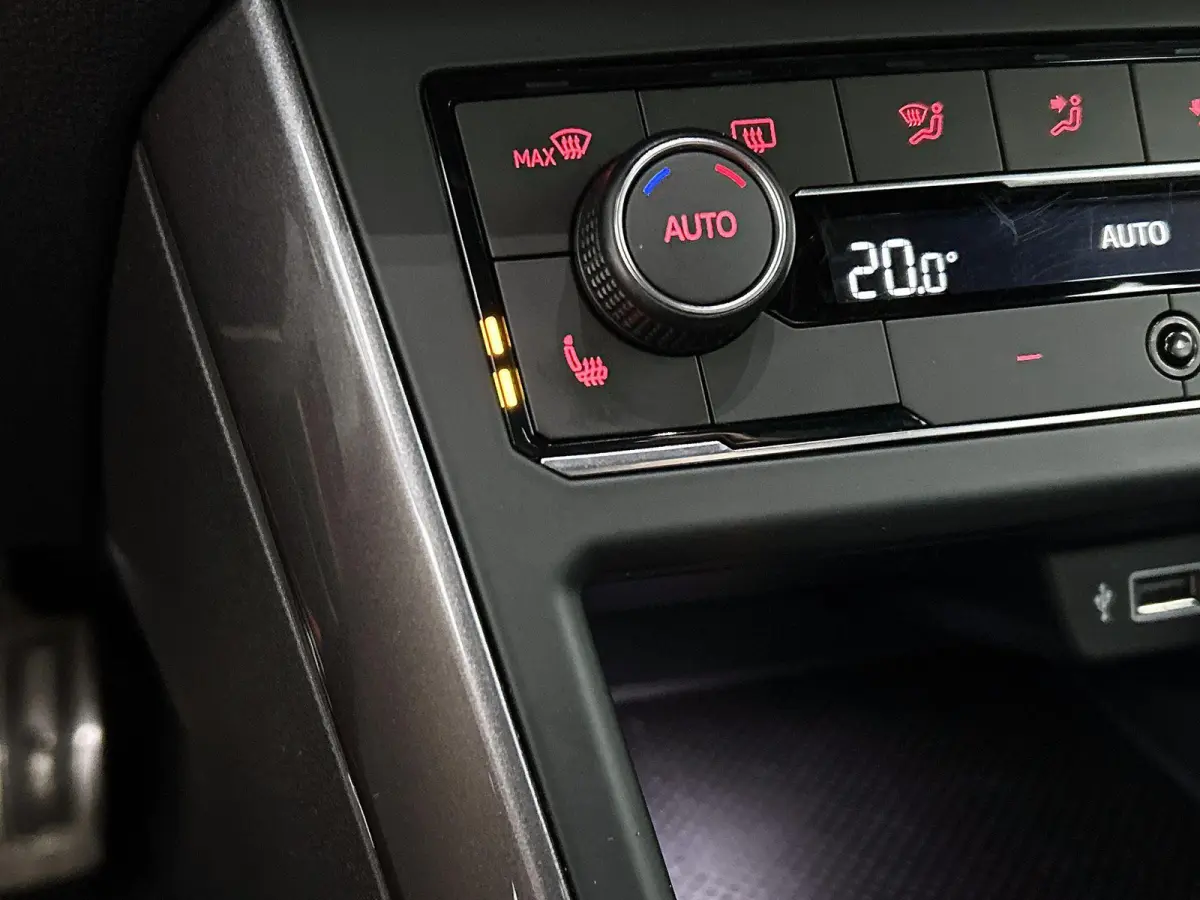 1.0 TSI Highline | Stoelverwarming | R-Line | Airco | Carplay | Parkeersensoren | Cruise control |