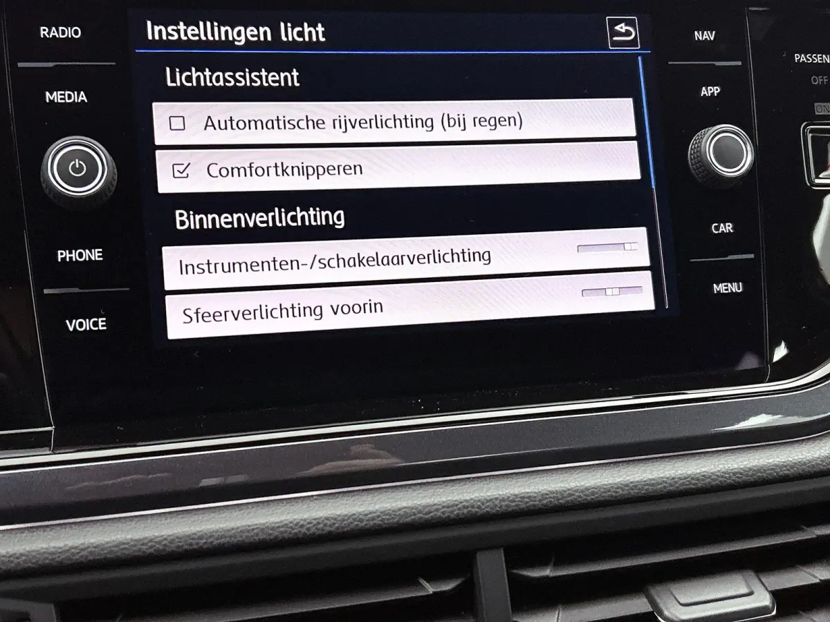 1.0 TSI Highline | Stoelverwarming | R-Line | Airco | Carplay | Parkeersensoren | Cruise control |