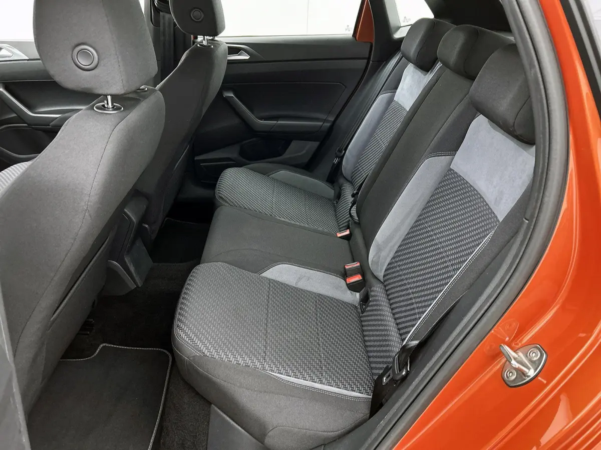 1.0 TSI Highline | Stoelverwarming | R-Line | Airco | Carplay | Parkeersensoren | Cruise control |