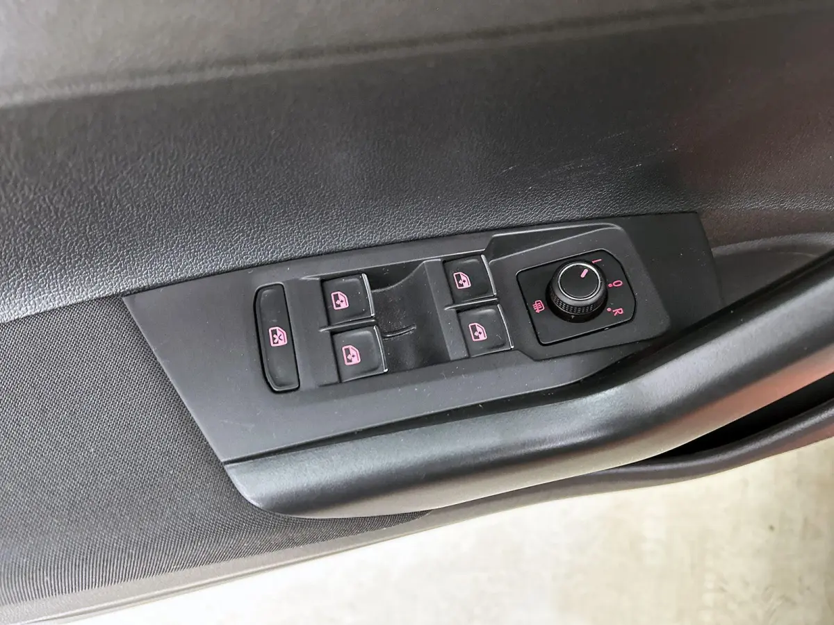 1.0 TSI Highline | Stoelverwarming | R-Line | Airco | Carplay | Parkeersensoren | Cruise control |