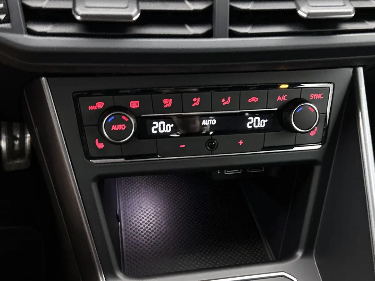 1.0 TSI Highline | Stoelverwarming | R-Line | Airco | Carplay | Parkeersensoren | Cruise control |
