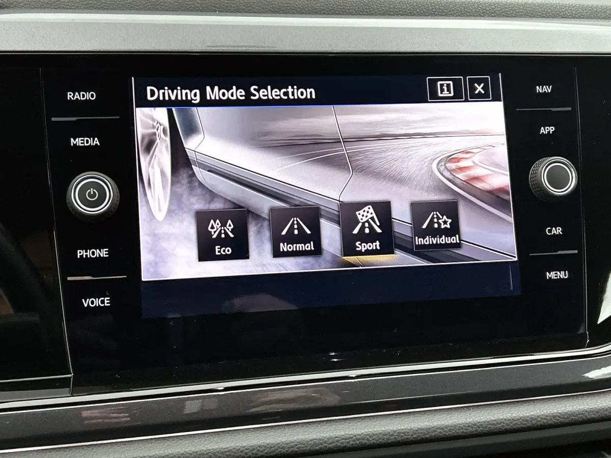 1.0 TSI Highline | Stoelverwarming | R-Line | Airco | Carplay | Parkeersensoren | Cruise control |
