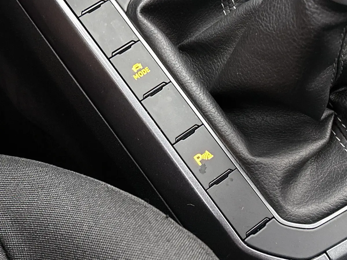 1.0 TSI Highline | Stoelverwarming | R-Line | Airco | Carplay | Parkeersensoren | Cruise control |