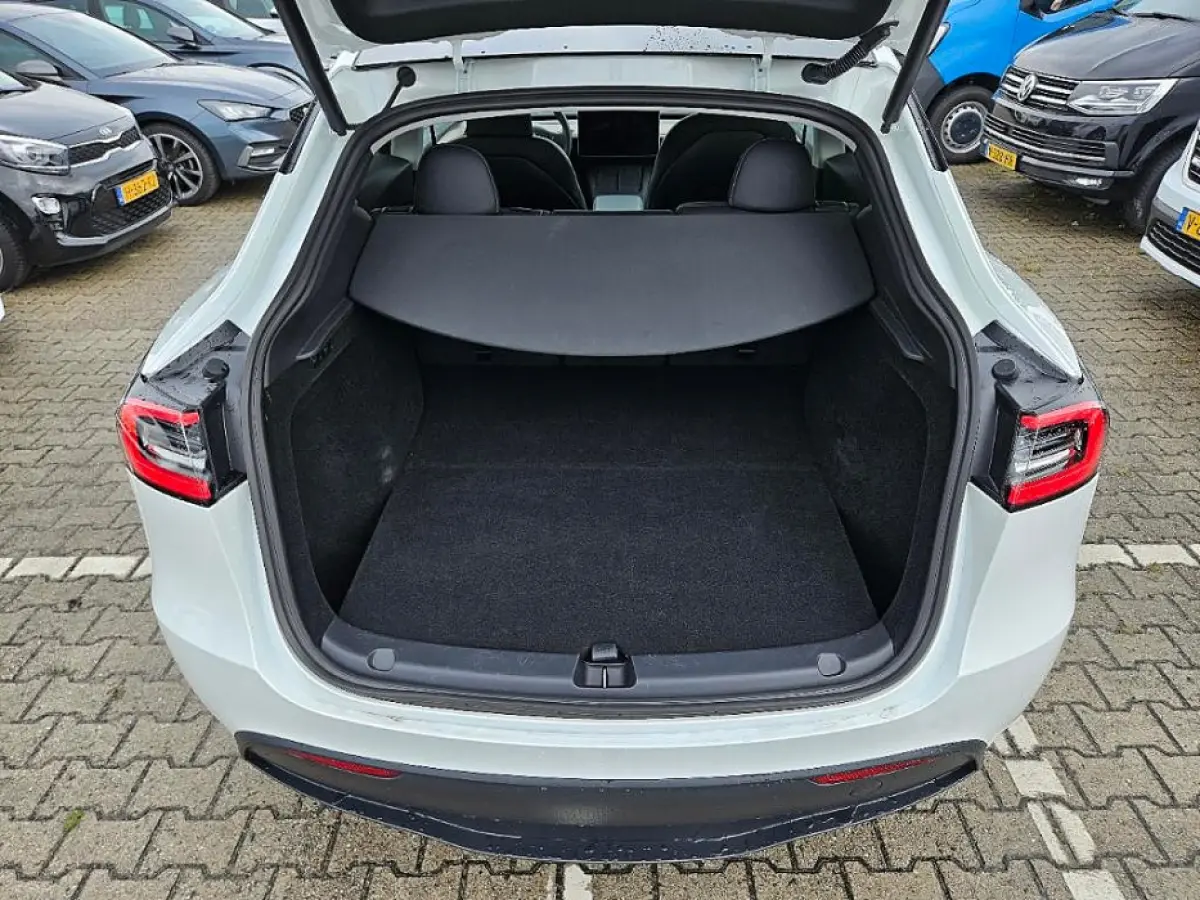 RWD 58 kWh | Panoramadak | Stoelverwarming | Keyless | Dodehoek detectie | | Cruise control adaptief met Stop&Go | Dodehoek detectie | Keyless start