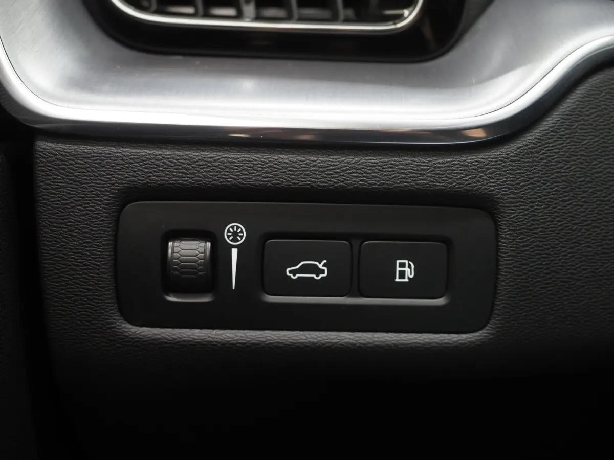 2.0 T6 Plug-in hybrid AWD Long Range | Panoramadak | Pilot Assist | 360 | Stoel/stuurverwarming | Keyless | Carplay